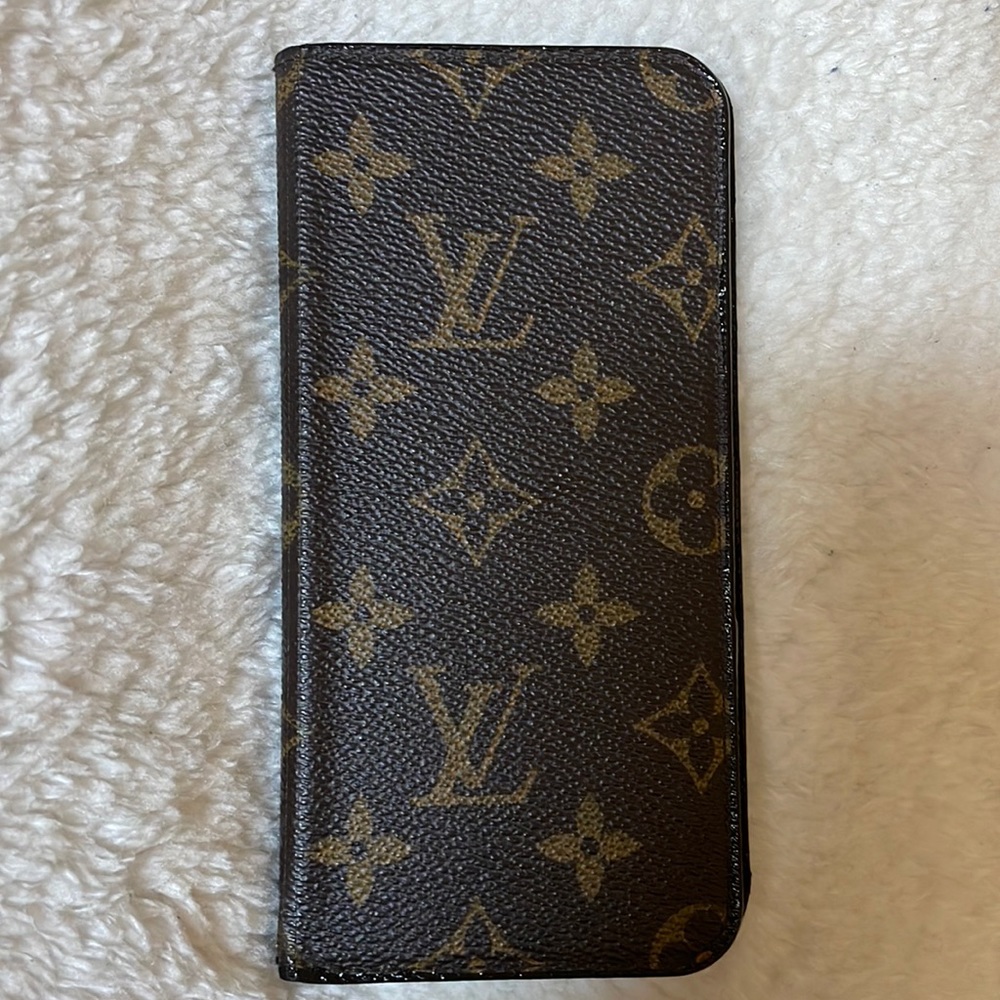 Authentic Louis Vuitton Monogram canvas folio for iPhone 11Max/12Max/13/13Pro😆